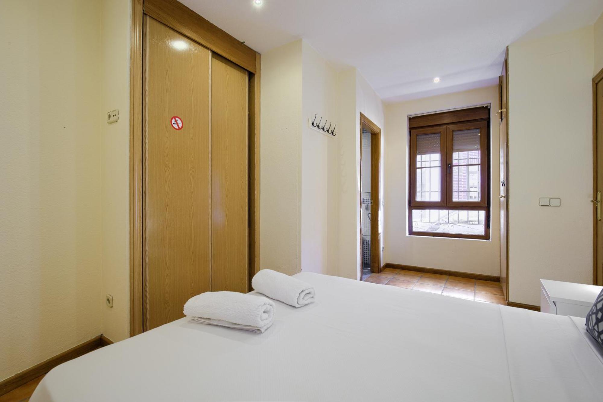 Casona 44 - Apartamento Para 2 Con Wifi, Ac Y Patio Exterior アルカラ・デ・エナレス エクステリア 写真