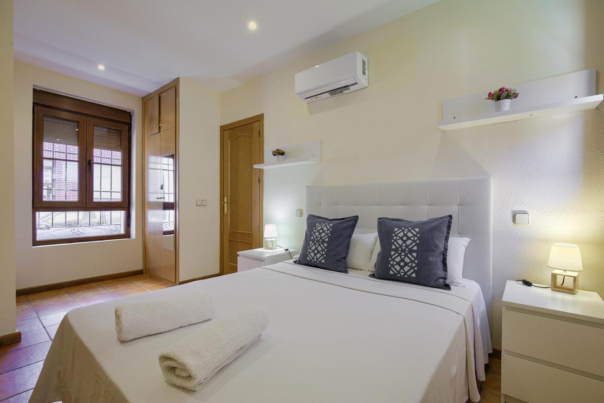 Casona 44 - Apartamento Para 2 Con Wifi, Ac Y Patio Exterior アルカラ・デ・エナレス エクステリア 写真